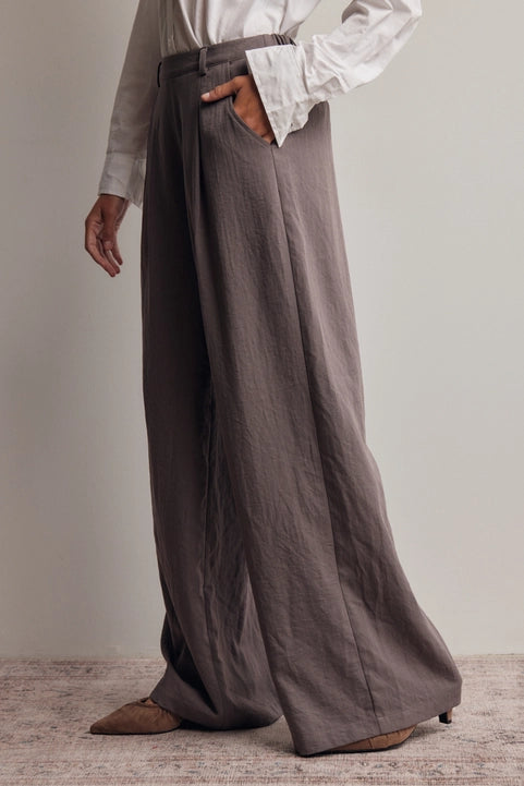 Women's Pleated Wide-Leg Woven Pants