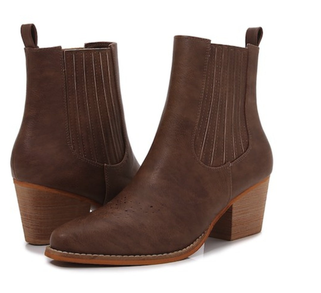 Melody Chelsea Ankle Boots – Chestnut